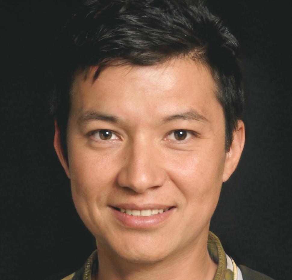 Retrato profesional de Luka Stavros, experto en inversiones conservadoras